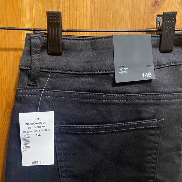 Ricki’s Black High Rise Pants Short - Picture 3 of 6